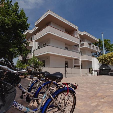 Holiday Club Residence Альба-Адриатика Экстерьер фото