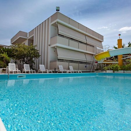 Holiday Club Residence Альба-Адриатика Экстерьер фото