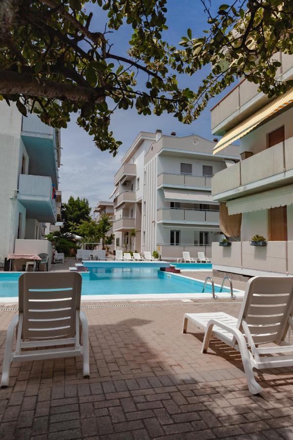 Holiday Club Residence Альба-Адриатика Экстерьер фото