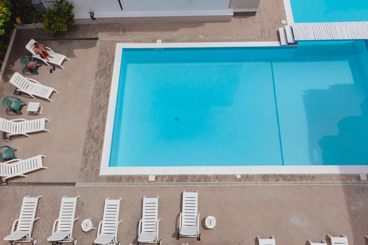 Holiday Club Residence Альба-Адриатика Экстерьер фото