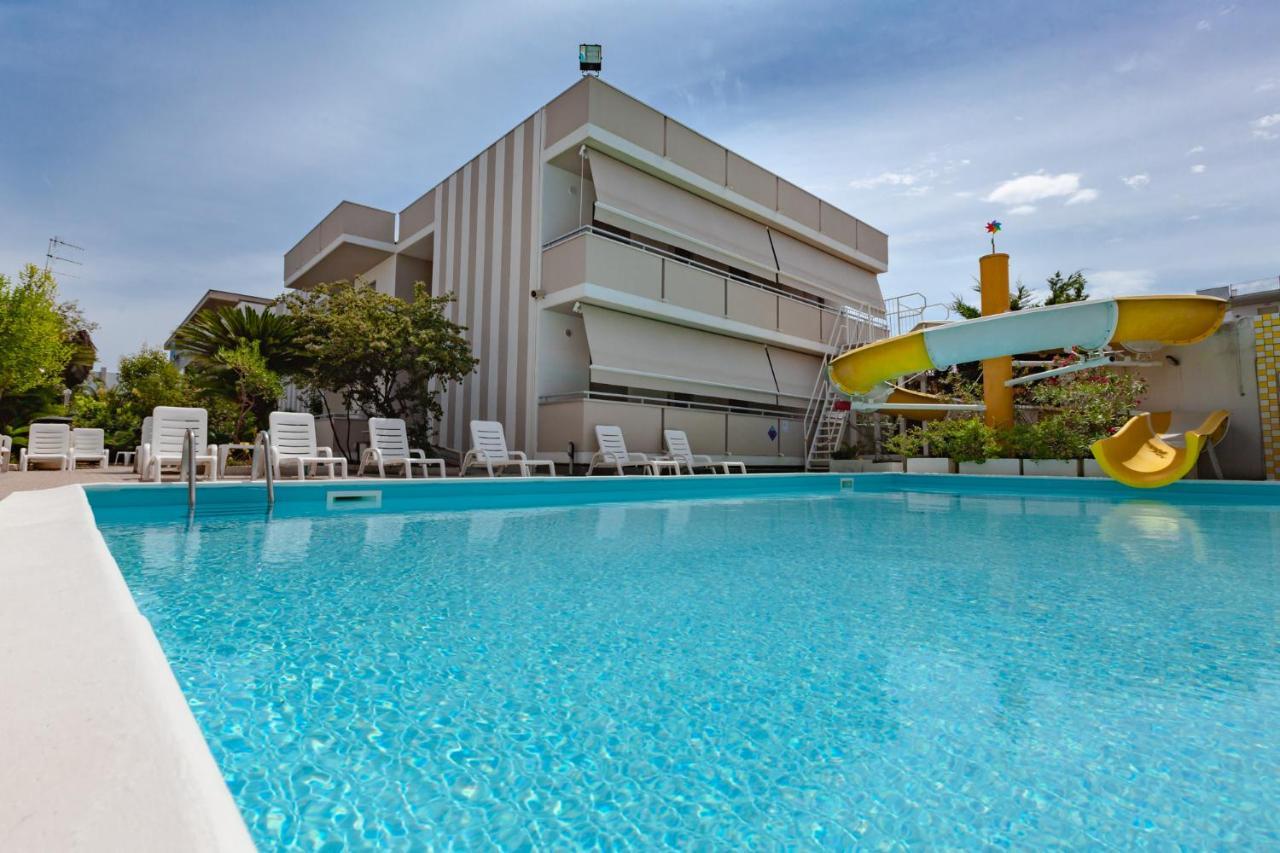 Holiday Club Residence Альба-Адриатика Экстерьер фото