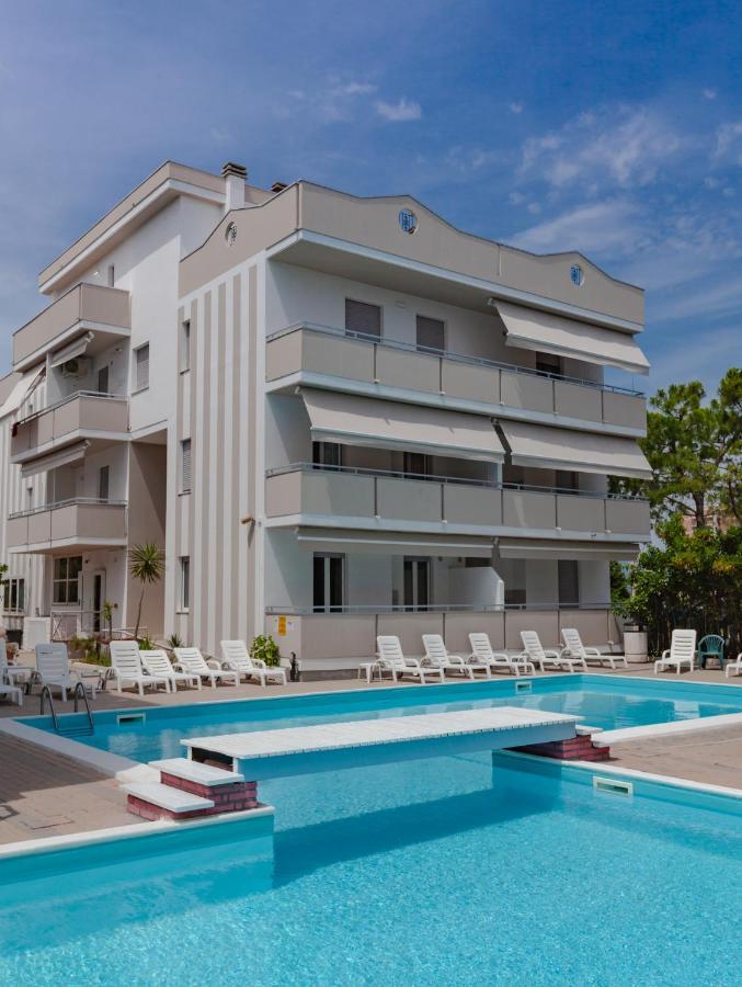 Holiday Club Residence Альба-Адриатика Экстерьер фото