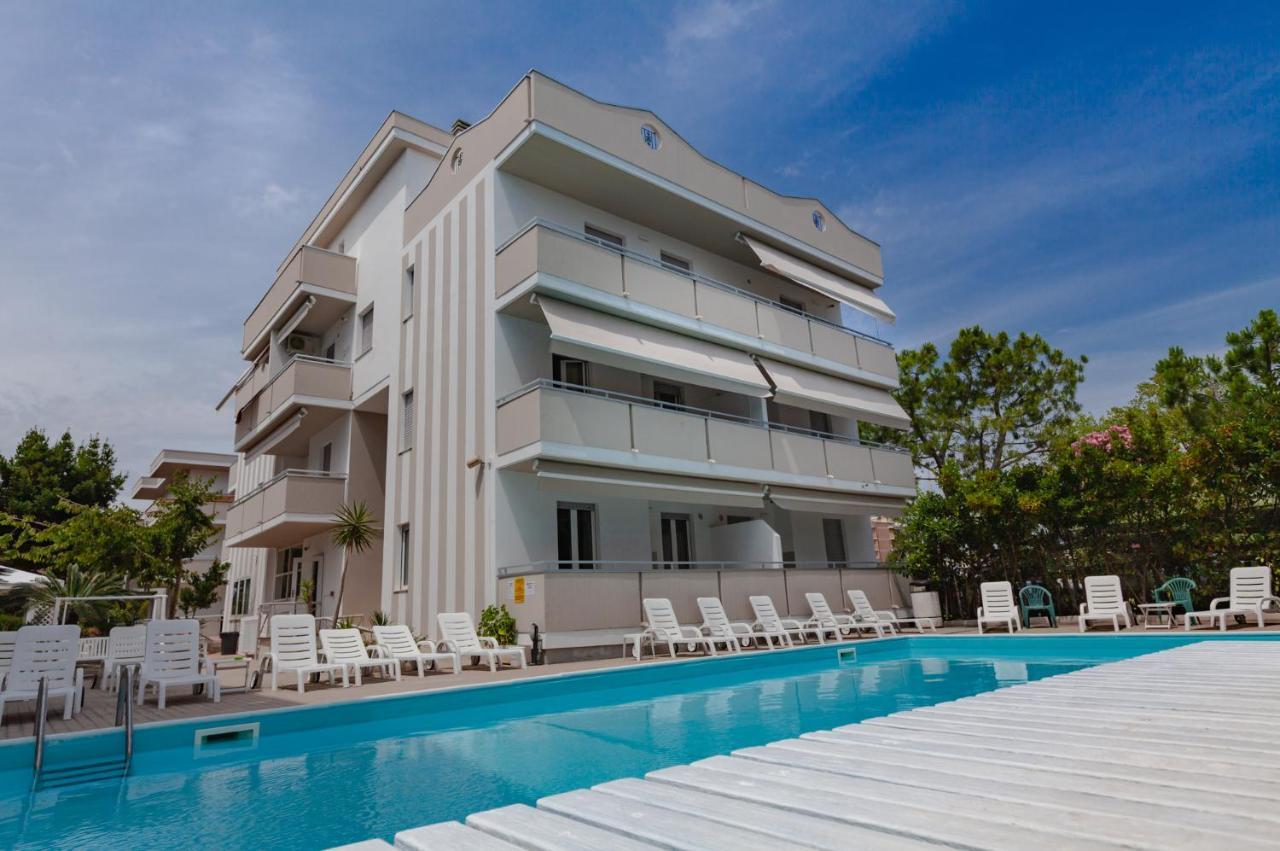 Holiday Club Residence Альба-Адриатика Экстерьер фото
