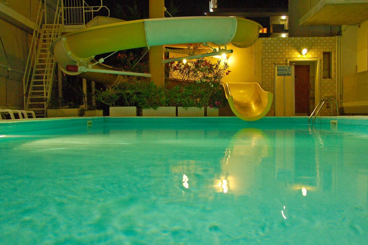 Holiday Club Residence Альба-Адриатика Экстерьер фото