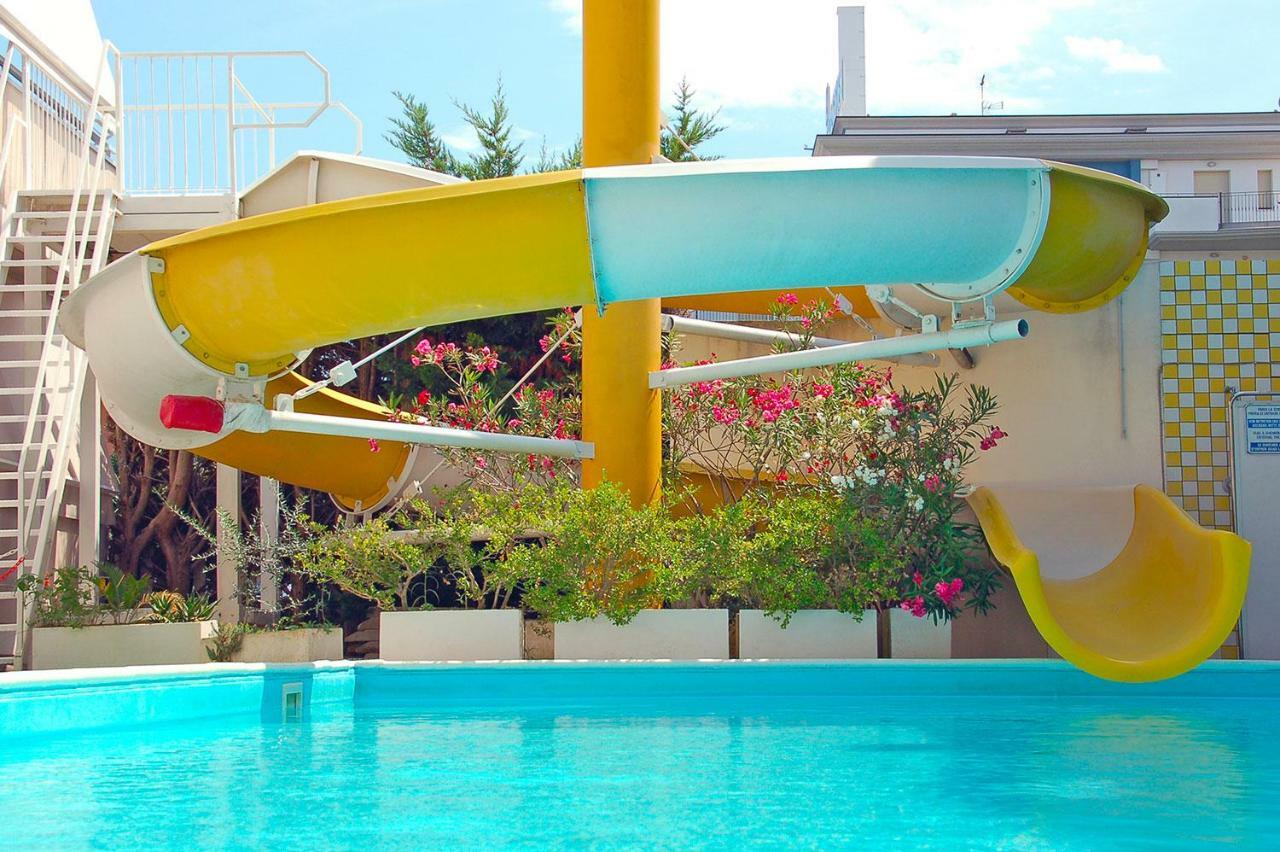 Holiday Club Residence Альба-Адриатика Экстерьер фото